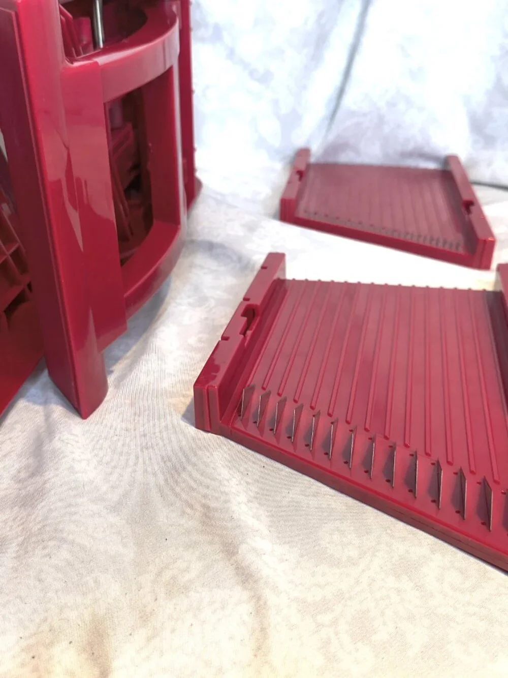 Red KitchenAid mandoline slicer - Dishwasher safe - Adjustable thickness